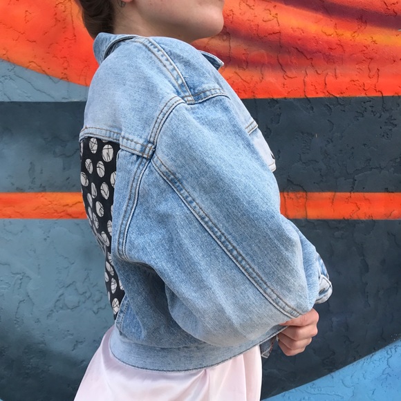 SOLD ✨VINTAGE GUESS DENIM JACKET - Picture 4 of 5